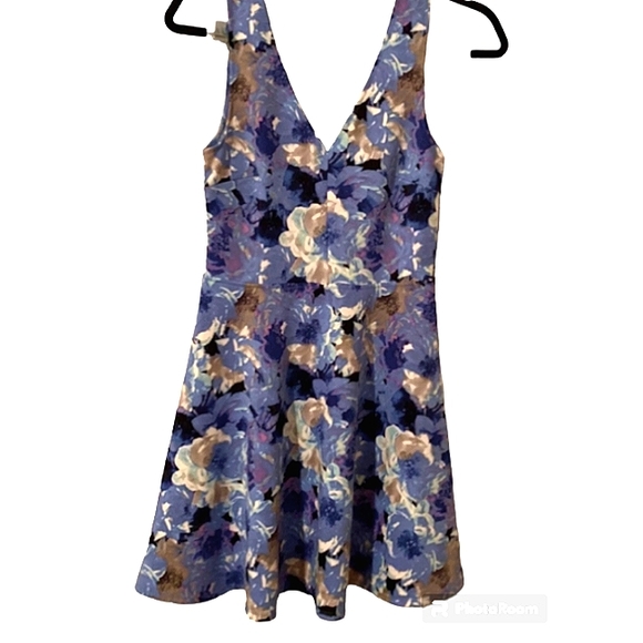 Forever 21 Dresses & Skirts - Forever 21 floral dress (M)